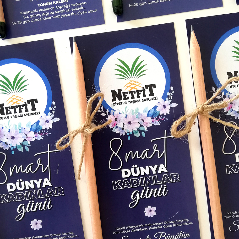 KADINLAR GÜNÜ HEDİYESİ ÇİKOLATA ANAHTARLIK KAHVE DRAJE ÇANTA LOGOLU FİRMAYA ÖZEL KURUMSAL HEDİYELER